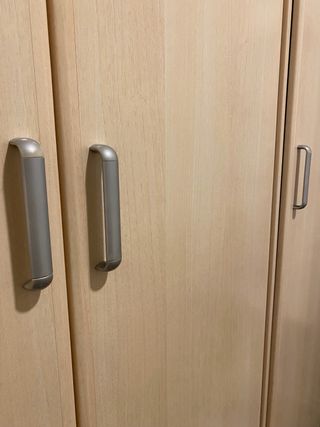 Armario 3 puertas madera, estantería y escritorio