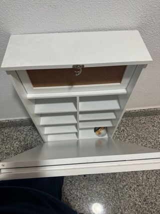 Escritorio pared blanco con corcho