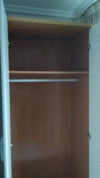 Armario juvenil madera y blanco