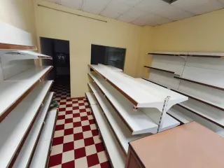 Estanterías metálicas para negocio.