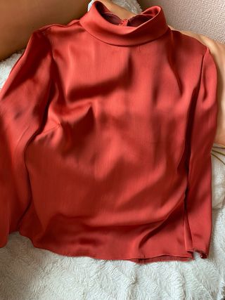 Camisa roja cuello alto sin estrenar