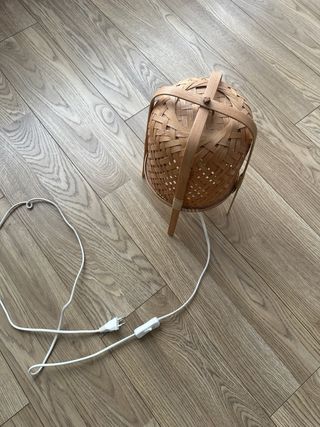 Lámpara de mesa de bambú Ikea