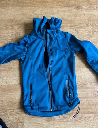 Pantalón esquí niño cortaviento y guantes 6-8años