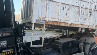 NISSAN ATLEON CON GRÚA Y CAJA BASCULANTE