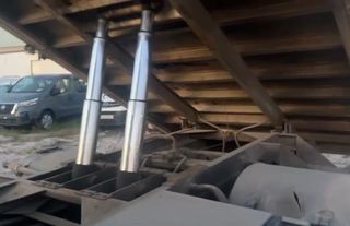 NISSAN ATLEON CON GRÚA Y CAJA BASCULANTE