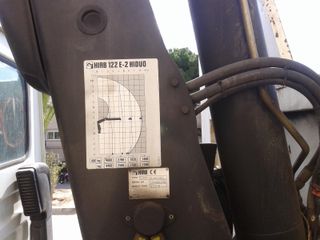 NISSAN ATLEON CON GRÚA Y CAJA BASCULANTE