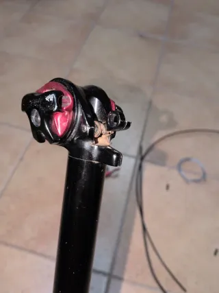 Tija telescópica Specialized con cableado exterior