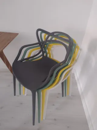 Sillas de comedor de plástico multicolor