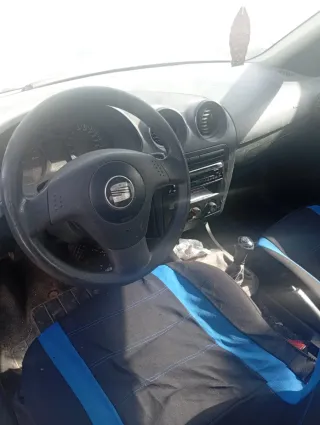 Coche seat Ibiza 2003
