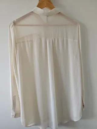 Camisa beige elegante