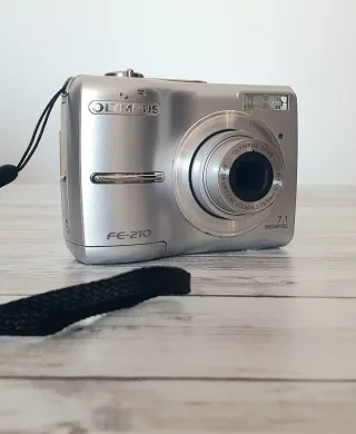 Cámara Digital Olympus FE-210 Plata
