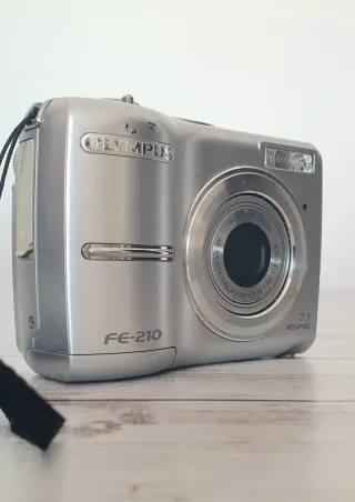 Cámara Digital Olympus FE-210 Plata
