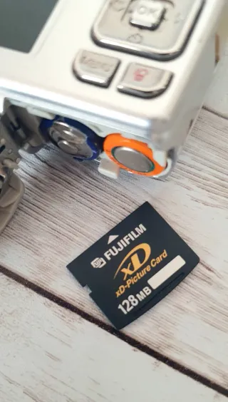 Cámara Digital Olympus FE-210 Plata