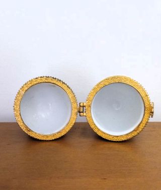 Tre uova decorative in porcellana