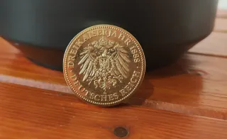 Medalla alemana bañada en oro