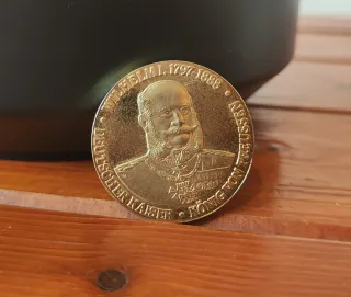 Medalla alemana bañada en oro