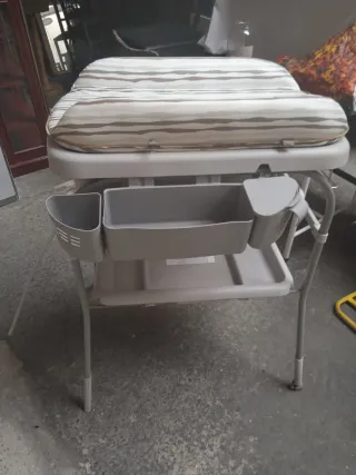 Cambiador con bañera para bebé