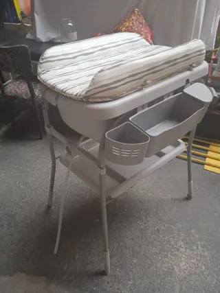 Cambiador con bañera para bebé