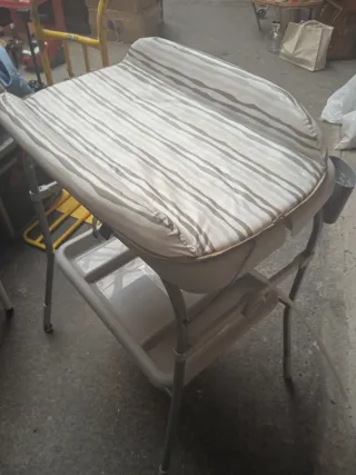 Cambiador con bañera para bebé