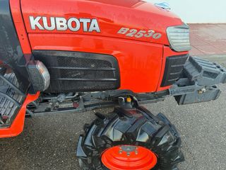 Tractor Kubota B2530 con 1.000Horas , fresa y cult