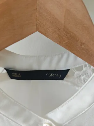 Camisa de vestir blanca con encaje