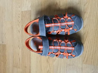 Sandalias niño/niña Talla 35. Poco uso.