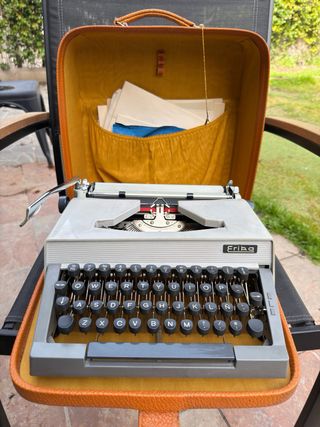 Máquina de escribir Erika vintage