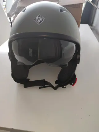 Cascos Moto . Uno verde y otro negro