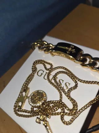 Conjunto Guess: Collar y Pulsera Dorados
