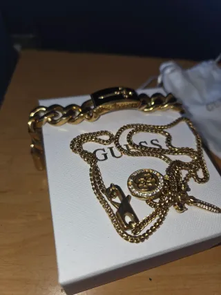 Conjunto Guess: Collar y Pulsera Dorados