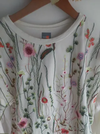 Sudadera oversize bordada flores