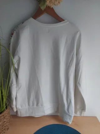 Sudadera oversize bordada flores