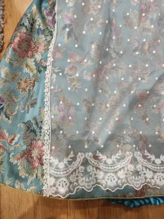 Manteletas de niña blancas bordadas