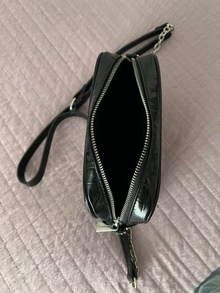 Bolso negro efecto piel cocodrilo