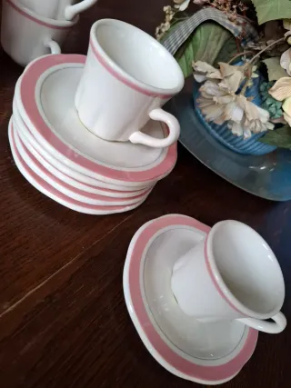 Juego de 6 tazas de porcelana y platos