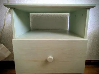 Mesita de noche Ikea madera verde