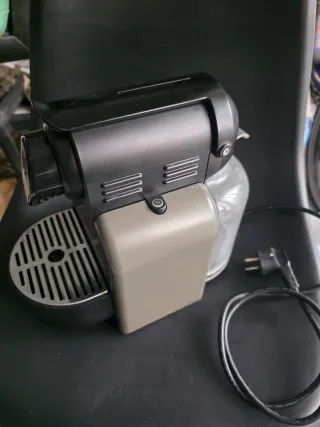 Cafetera Nespresso DeLonghi