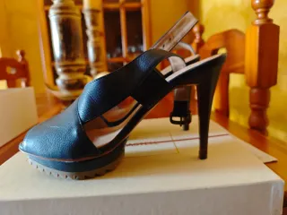 Zapatos de tacón negros talla 38