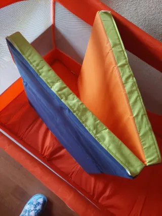 Cuna de viaje + colchón