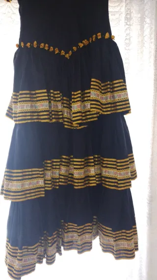 Traje de Flamenco José Vaquero Segura Negro/Dorado