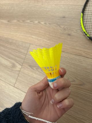 Raqueta de bádminton y volante de regalo