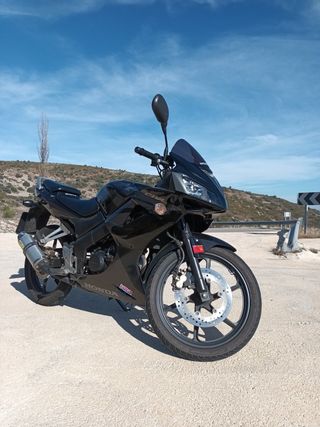Honda CBR 125 R Negra
