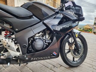 Honda CBR 125 R Negra