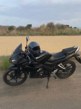 Honda CBR 125 R Negra