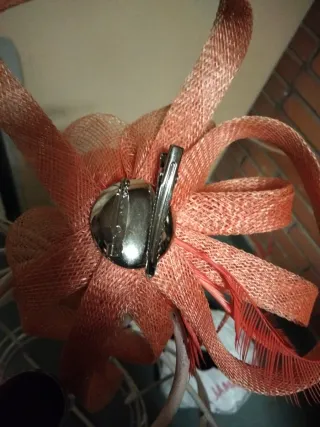 Tocado/adorno floral naranja y dorado