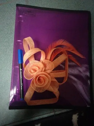 Tocado/adorno floral naranja y dorado