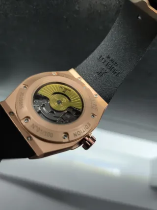 Reloj Alta Gama Negro y Dorado