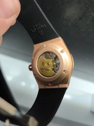 Reloj Alta Gama Negro y Dorado