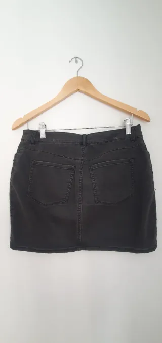 Falda mini vaquera con estampado étnico