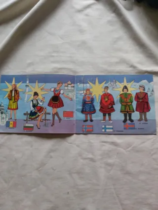 Álbum Colección Niña - Trajes Típicos